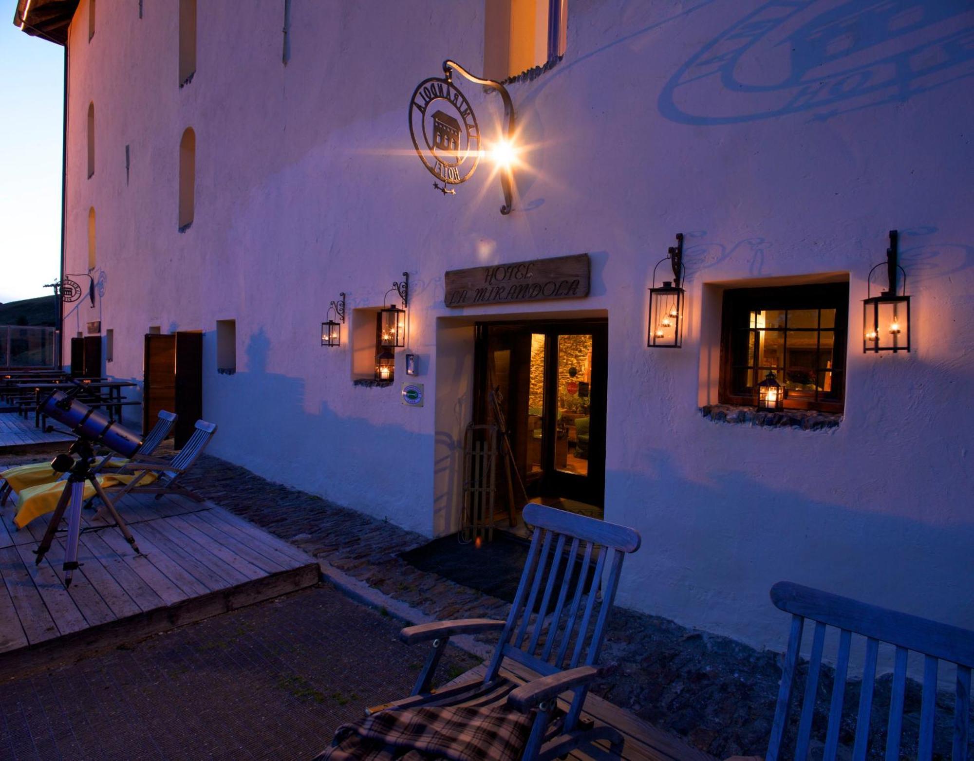 Hotel Dimora Storica La Mirandola 파쏘델토날레 외부 사진
